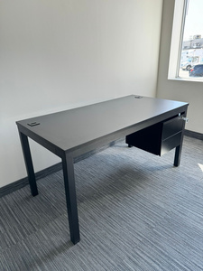 Sit-to-stand u-shaped desk