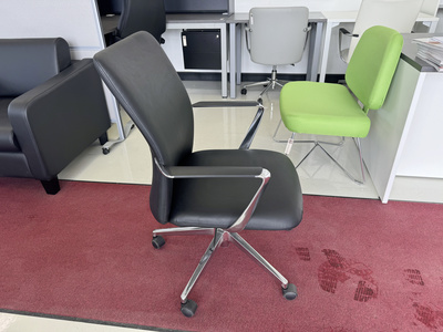 Vinyl task chair
