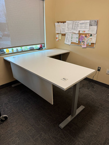 Sit-to-stand na l-shaped na mesa