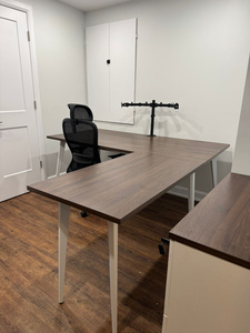 Shared l-shaped office desk system