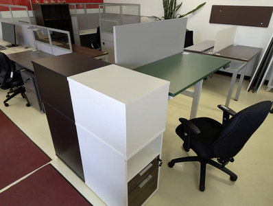 Shared electric desk + cabinet