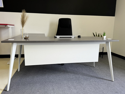 Shared l-shaped office desk system