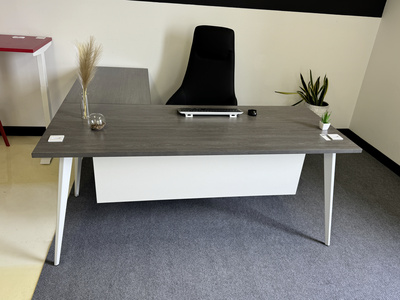 Shared l-shaped office desk system