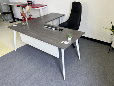 Shared l-shaped office desk system