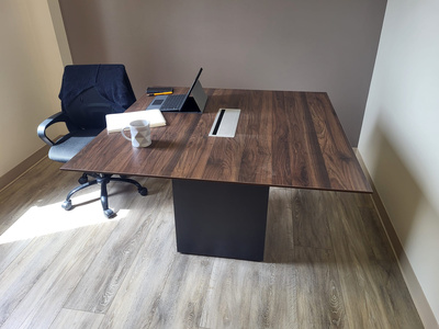 Meeting table