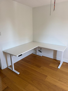 Sit-to-stand l-shaped desk
