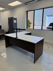 Shared l-shaped cubicles