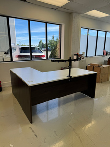 Shared l-shaped cubicles