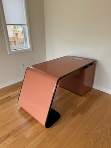 Executive high-gloss desk