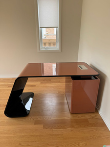 Executive high-gloss desk