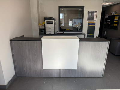 Shared u-shaped reception desks