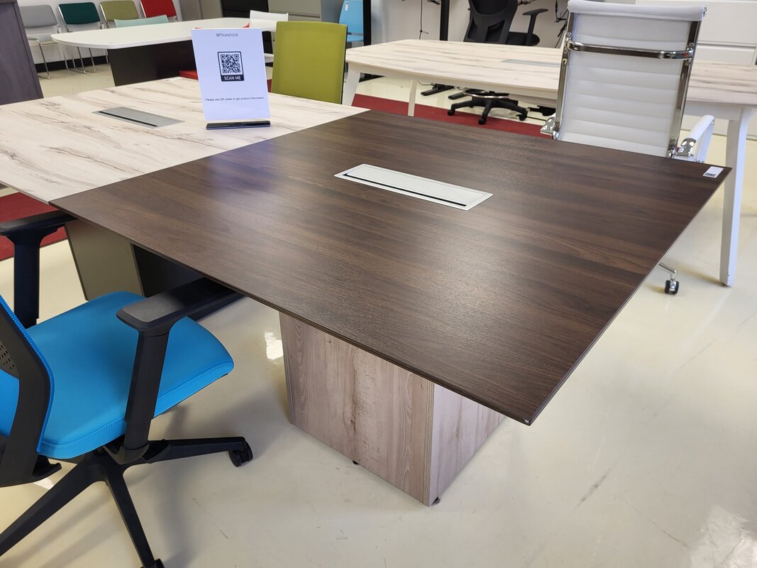 Meeting table