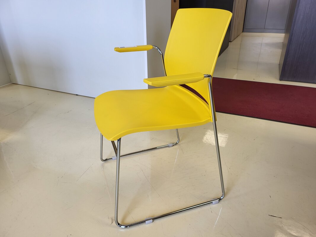 Stacking chair