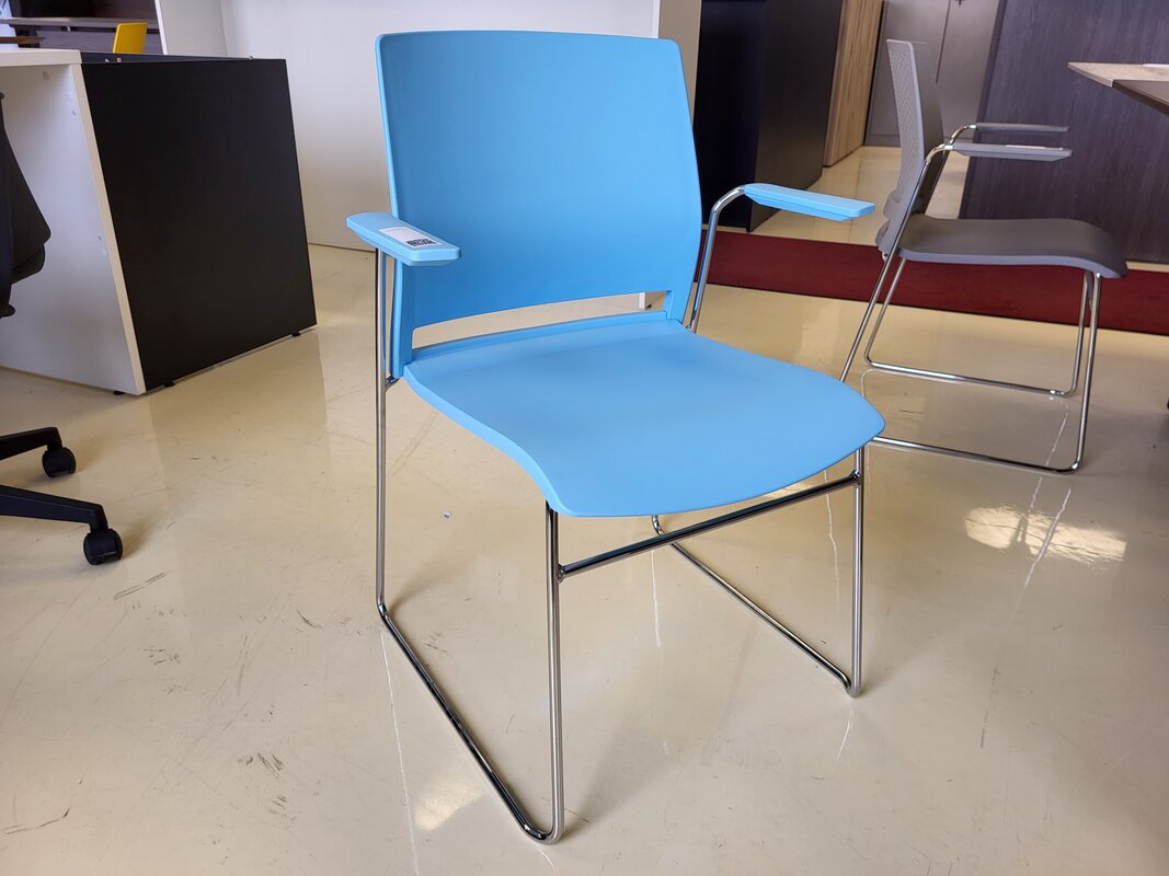 Stacking chair