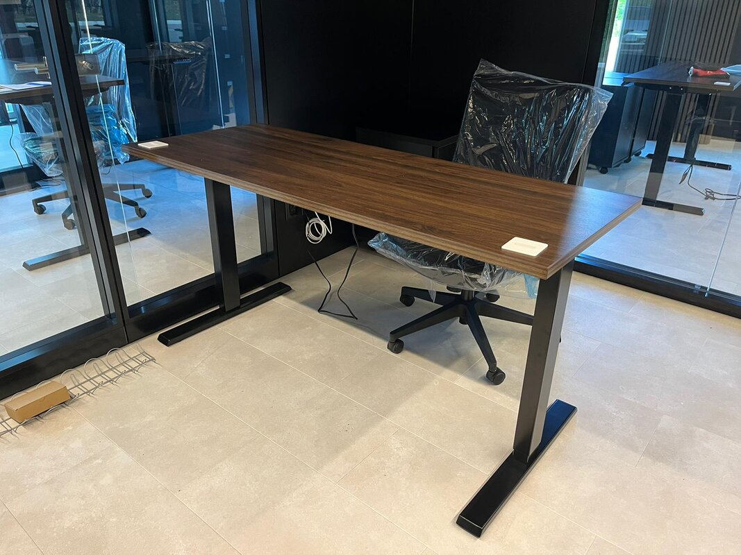 Height-adjustable desk - grade 3