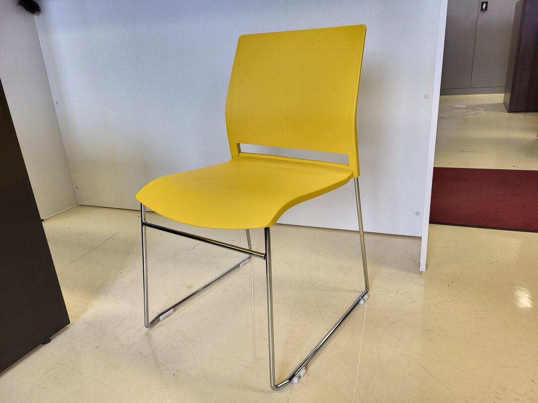 Stacking chair