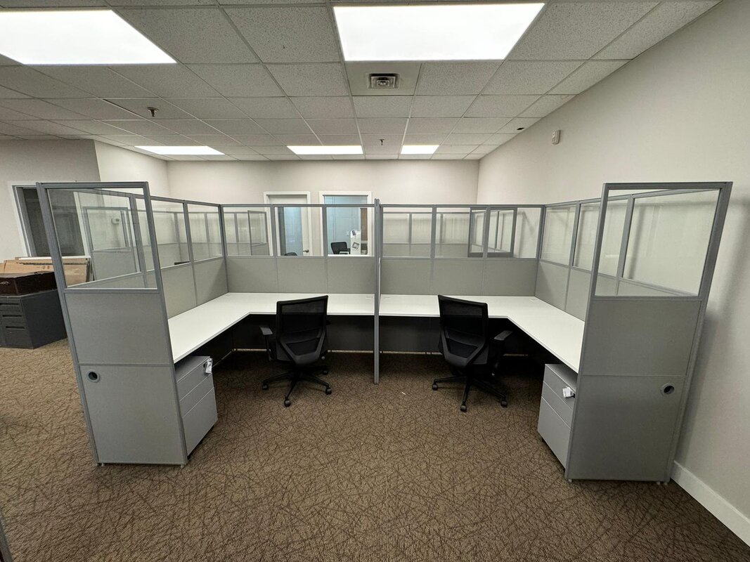 Shared l-shaped cubicle