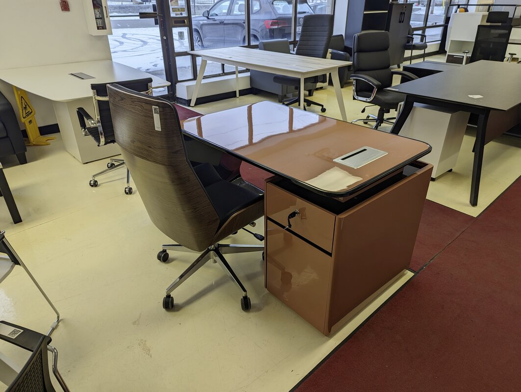 Executive high-gloss desk