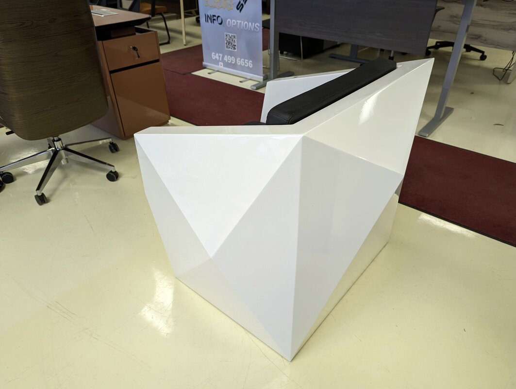 High gloss lounge chair