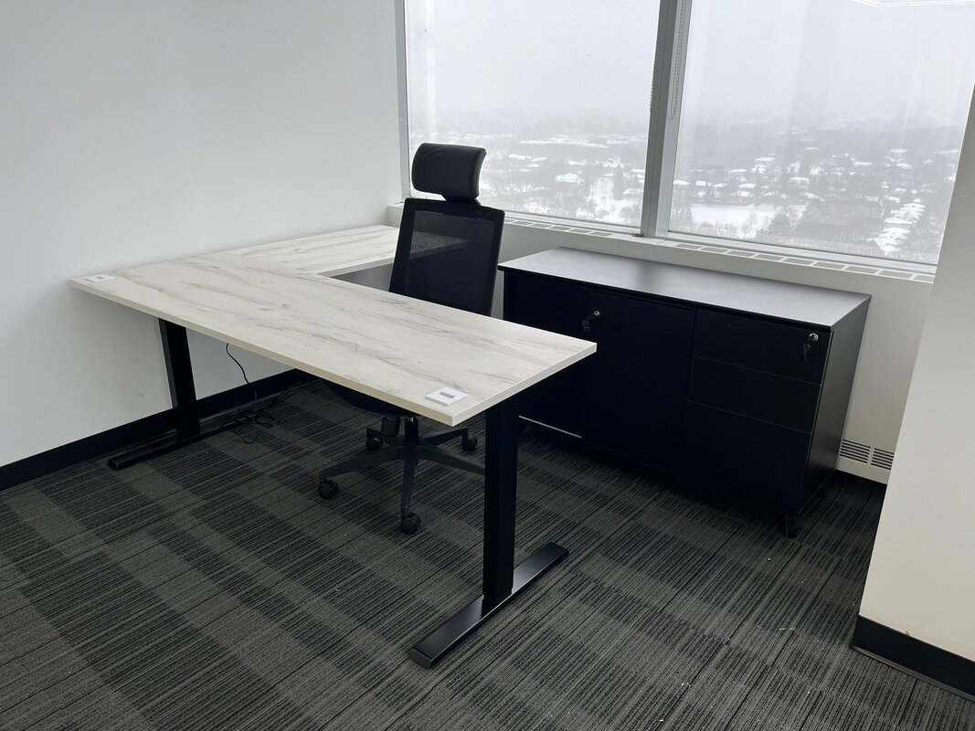 Sit-to-stand l-shaped desk