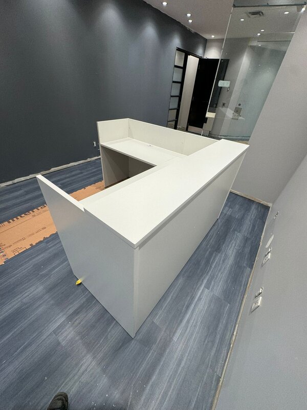 L-shaped modular reception
