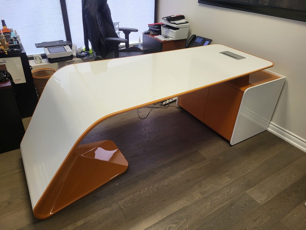 Executive high-gloss desk