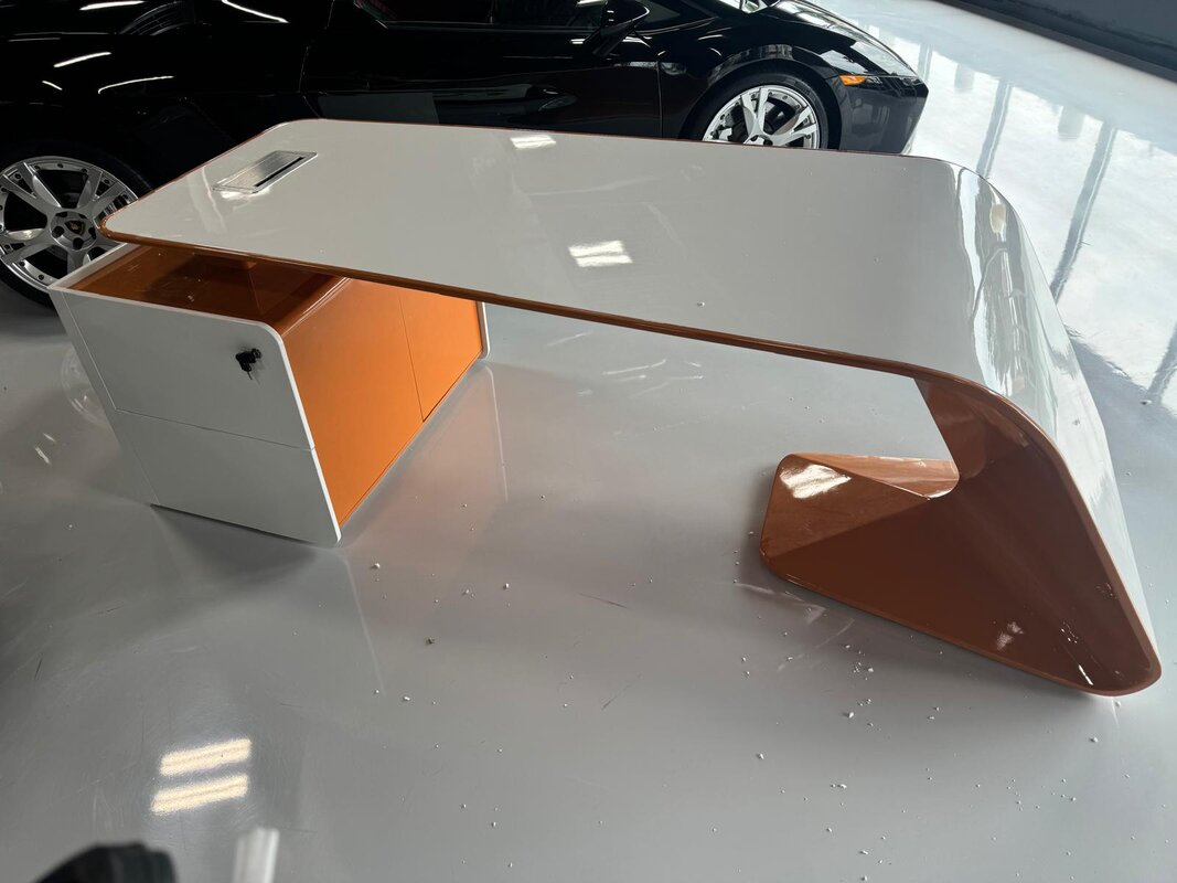 Executive high-gloss desk