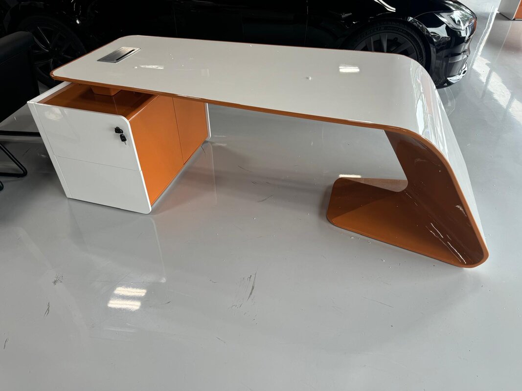 Executive high-gloss desk
