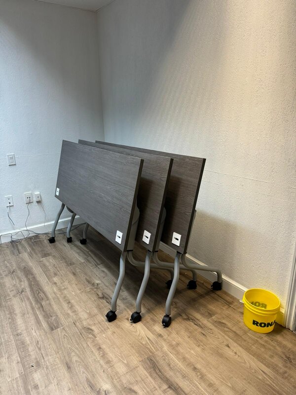 Flip-top table