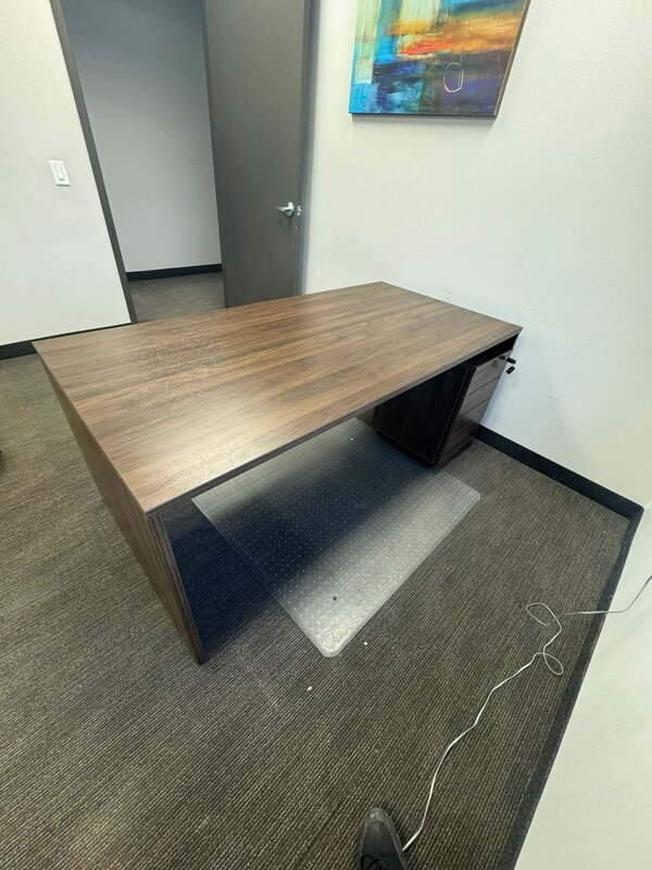 Mobile pedestal file cabinet