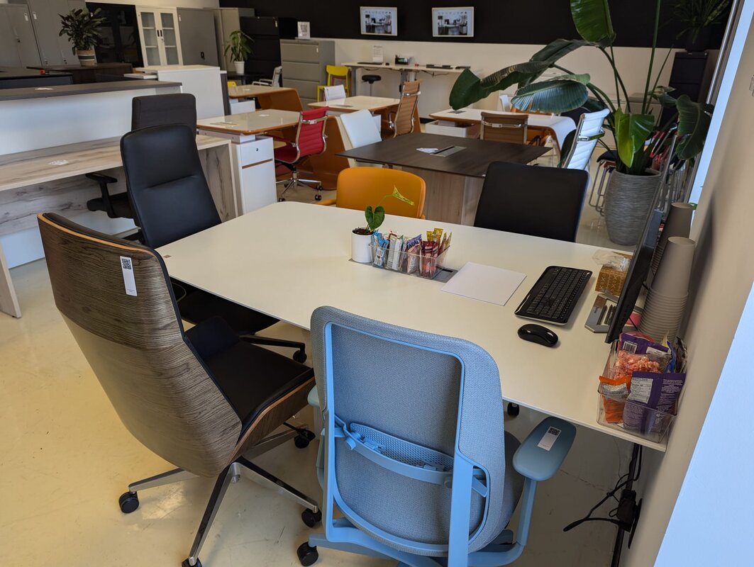Off-wall meeting table