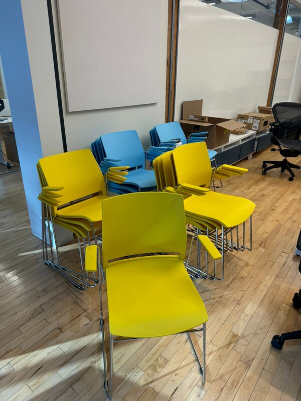 Stacking chair