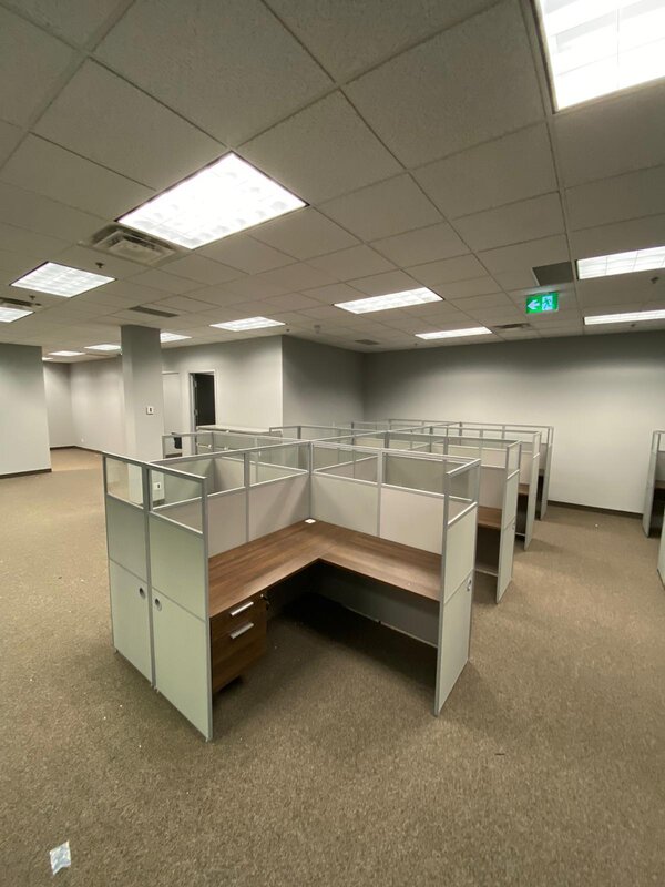 Shared l-shaped cubicles
