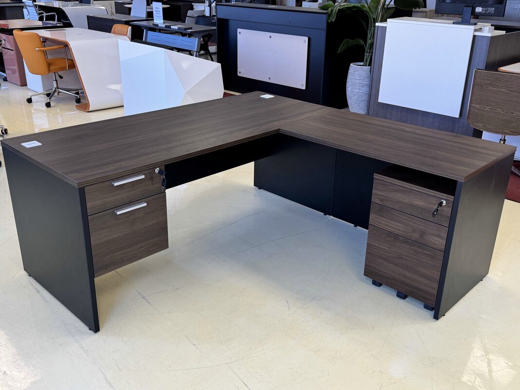 Mobile pedestal file cabinet