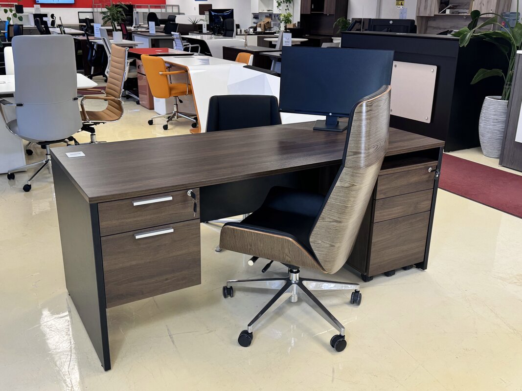 Mobile pedestal file cabinet