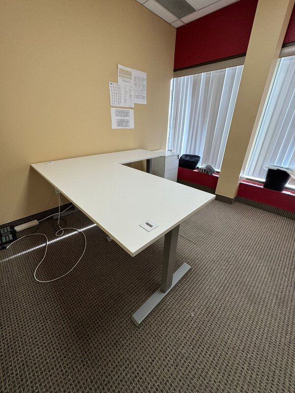 Sit-to-stand l-shaped desk