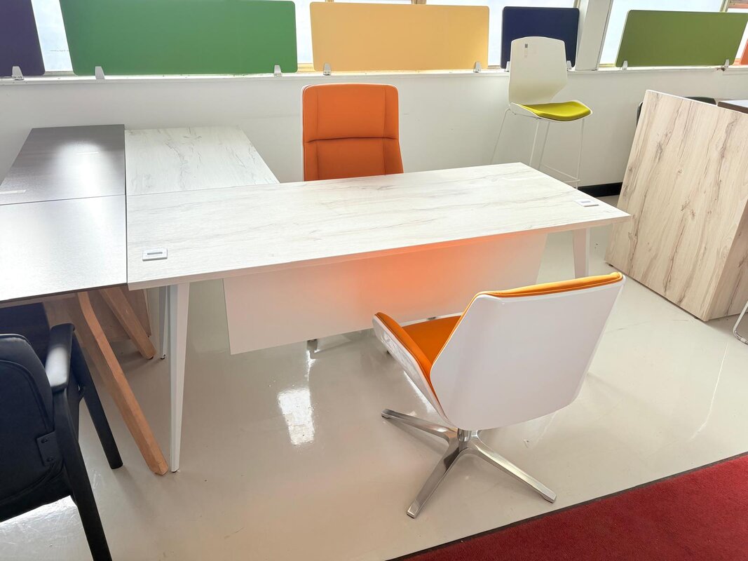 Modern l-shaped office desk