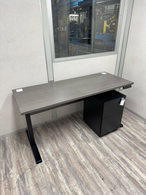 Single motor electric desk