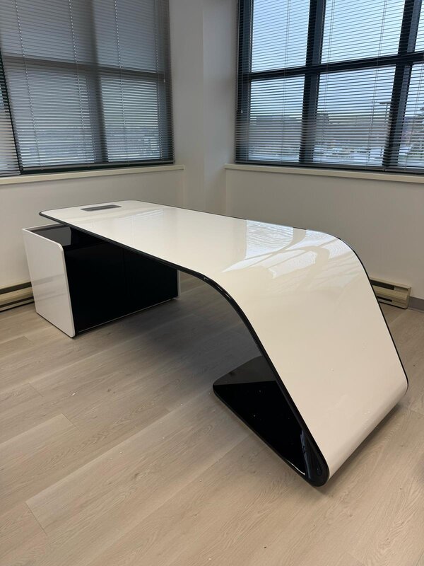 Executive high-gloss desk