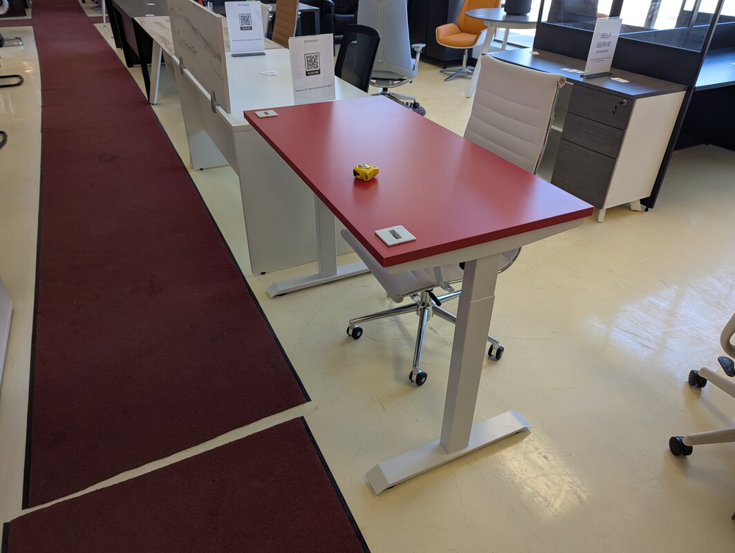 Single motor electric desk