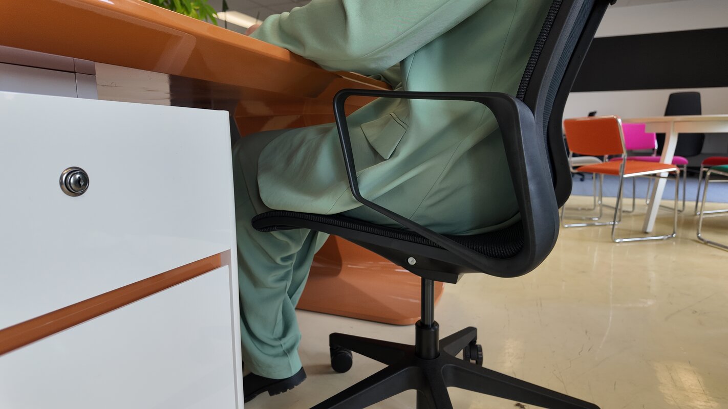 Mesh office chair