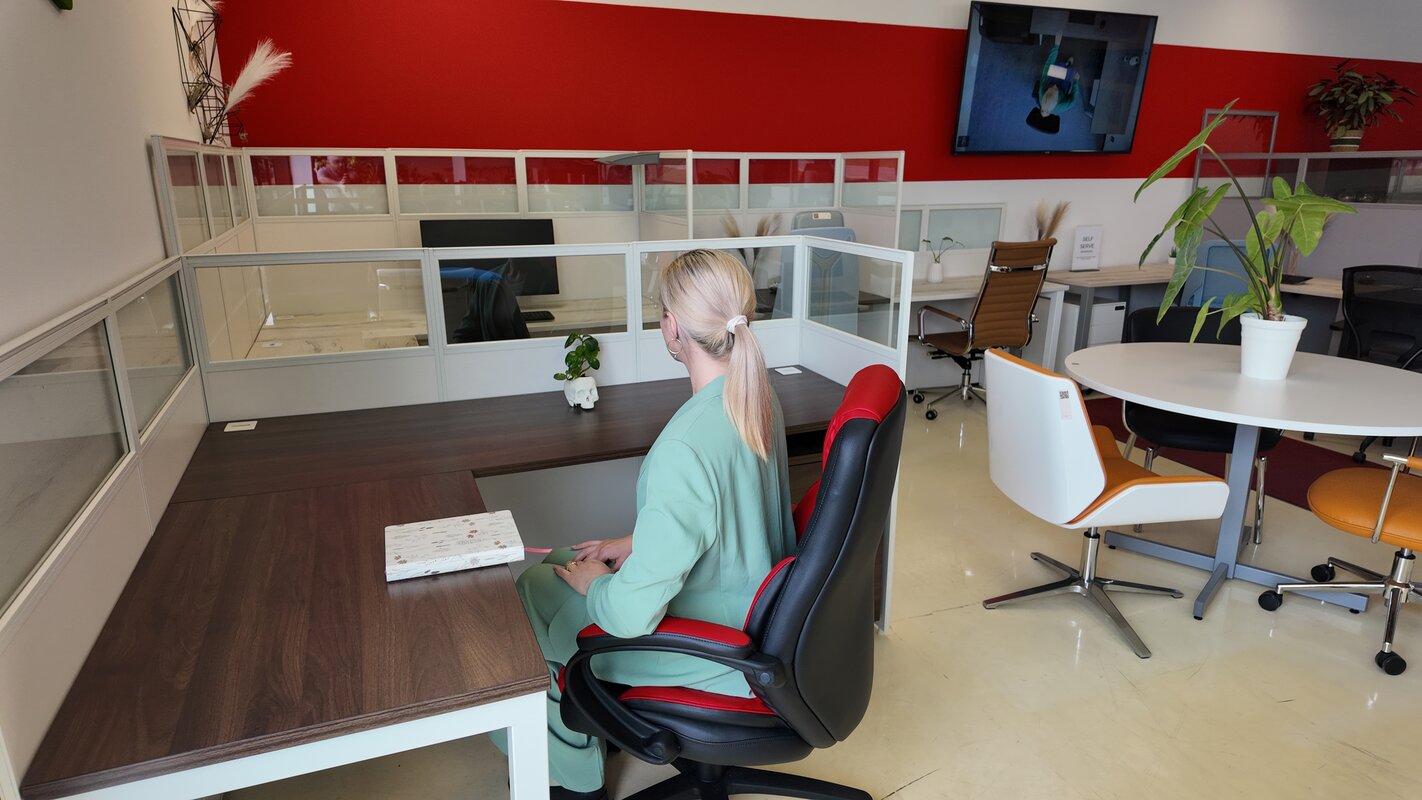 Shared l-shaped cubicle