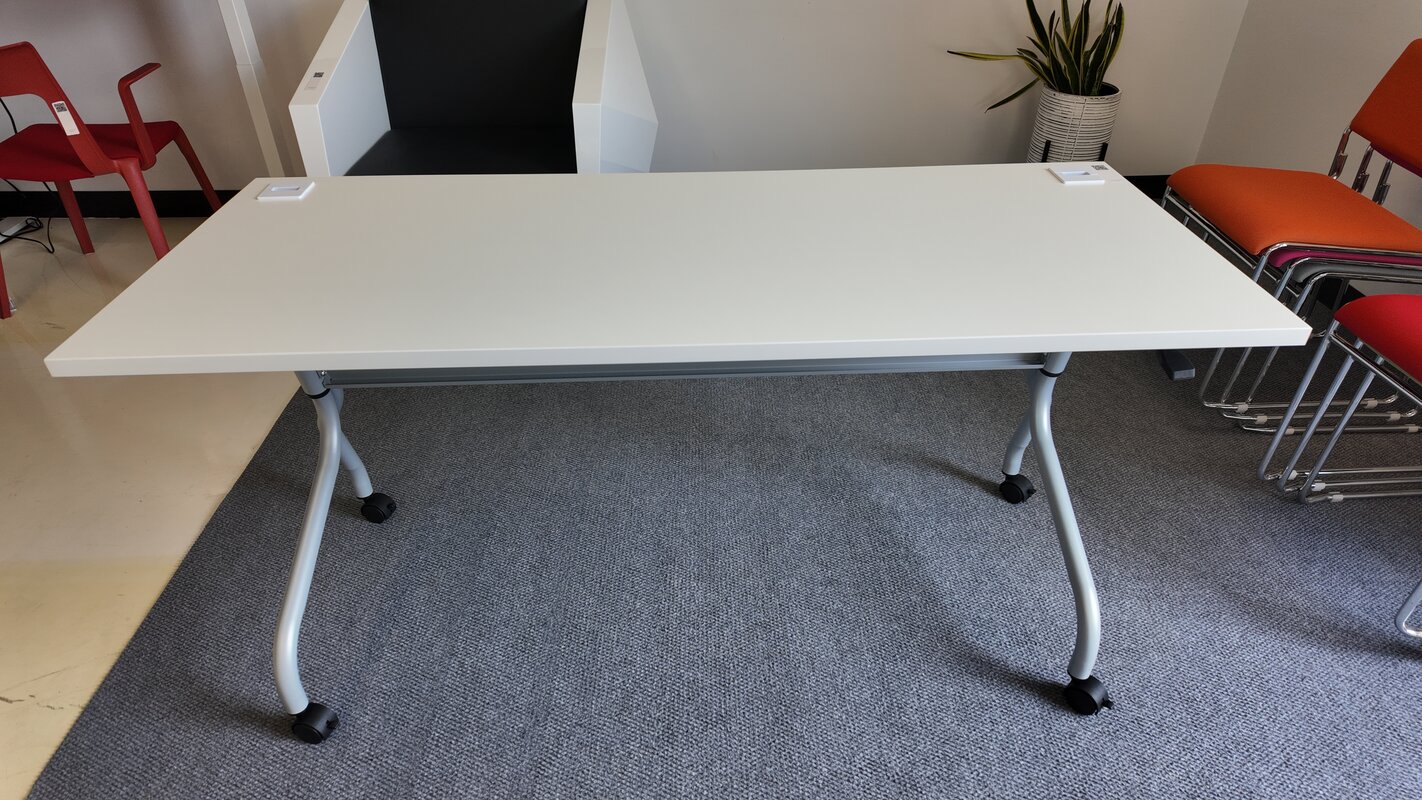 Flip-top table