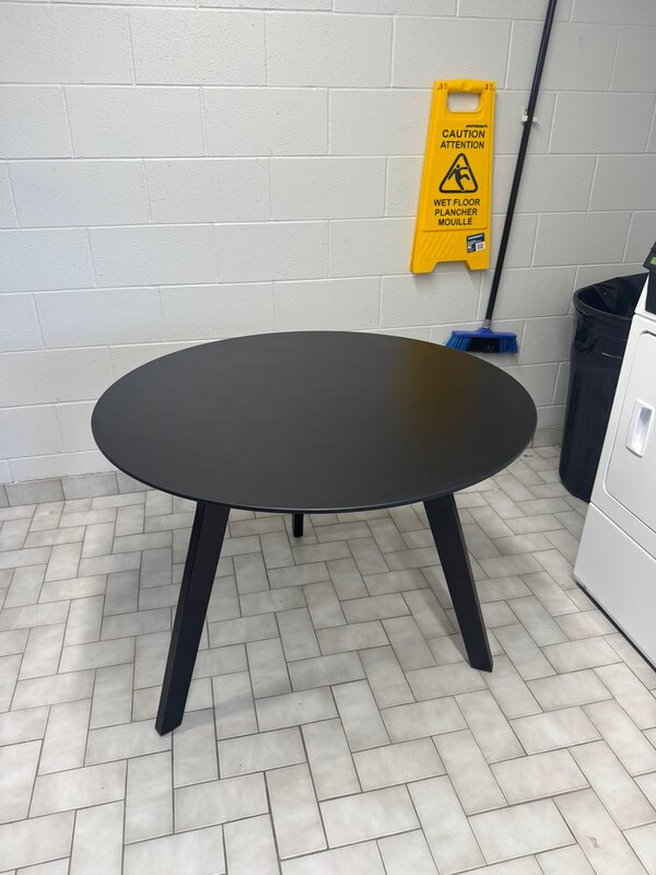 Round Meeting Table