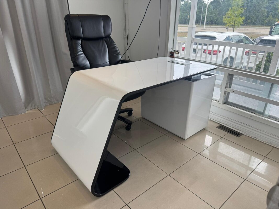 Executive High-gloss Desk